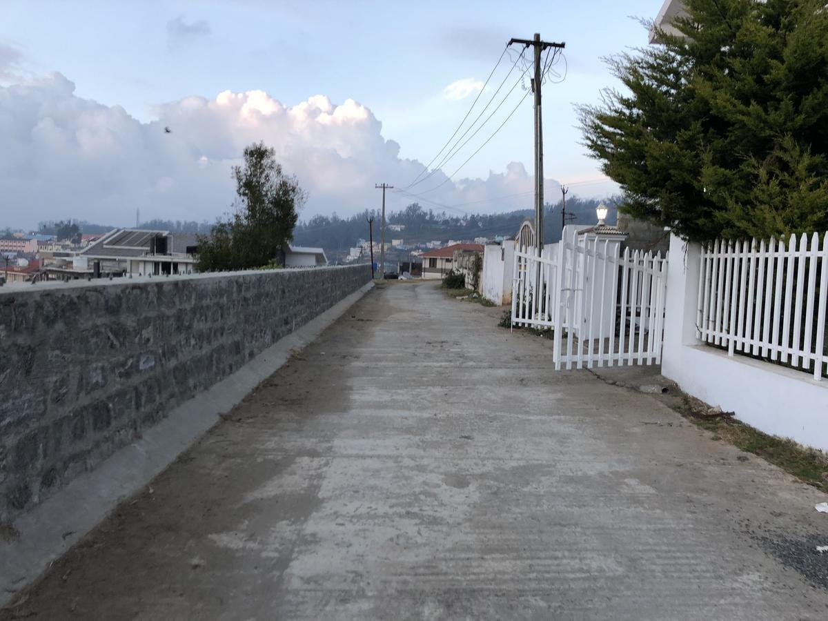 Aanvis Inn Ooty Bagian luar foto