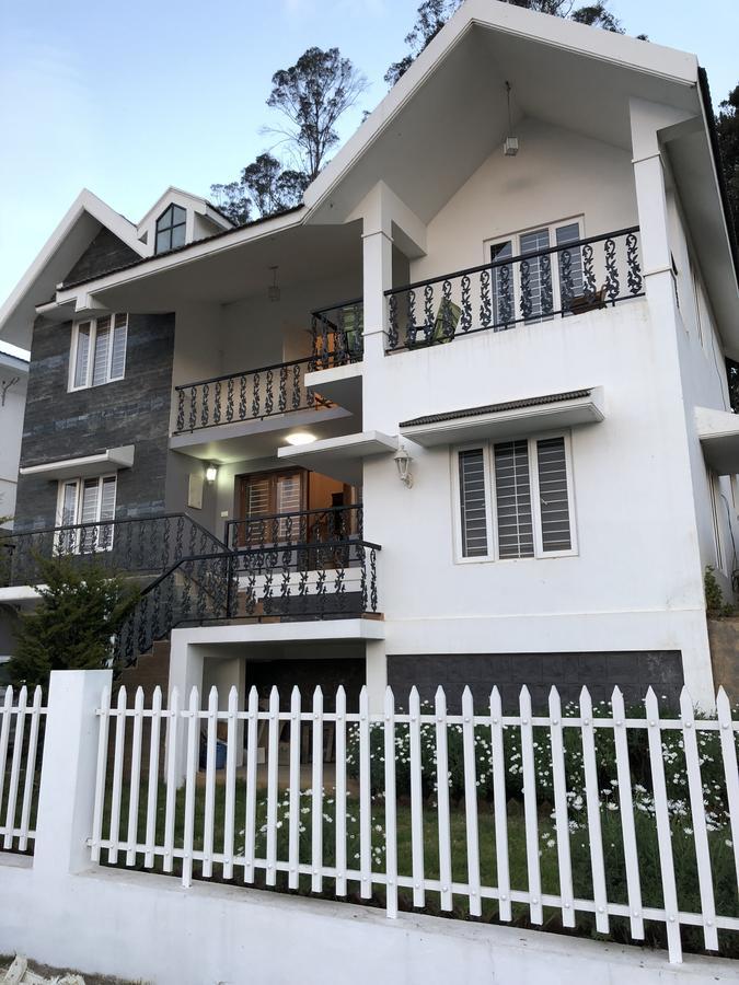 Aanvis Inn Ooty Bagian luar foto