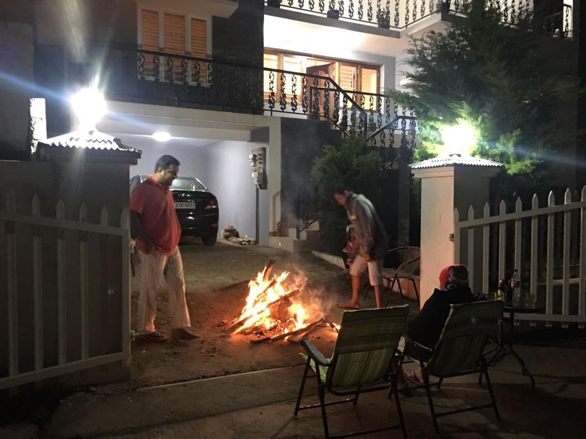 Aanvis Inn Ooty Bagian luar foto