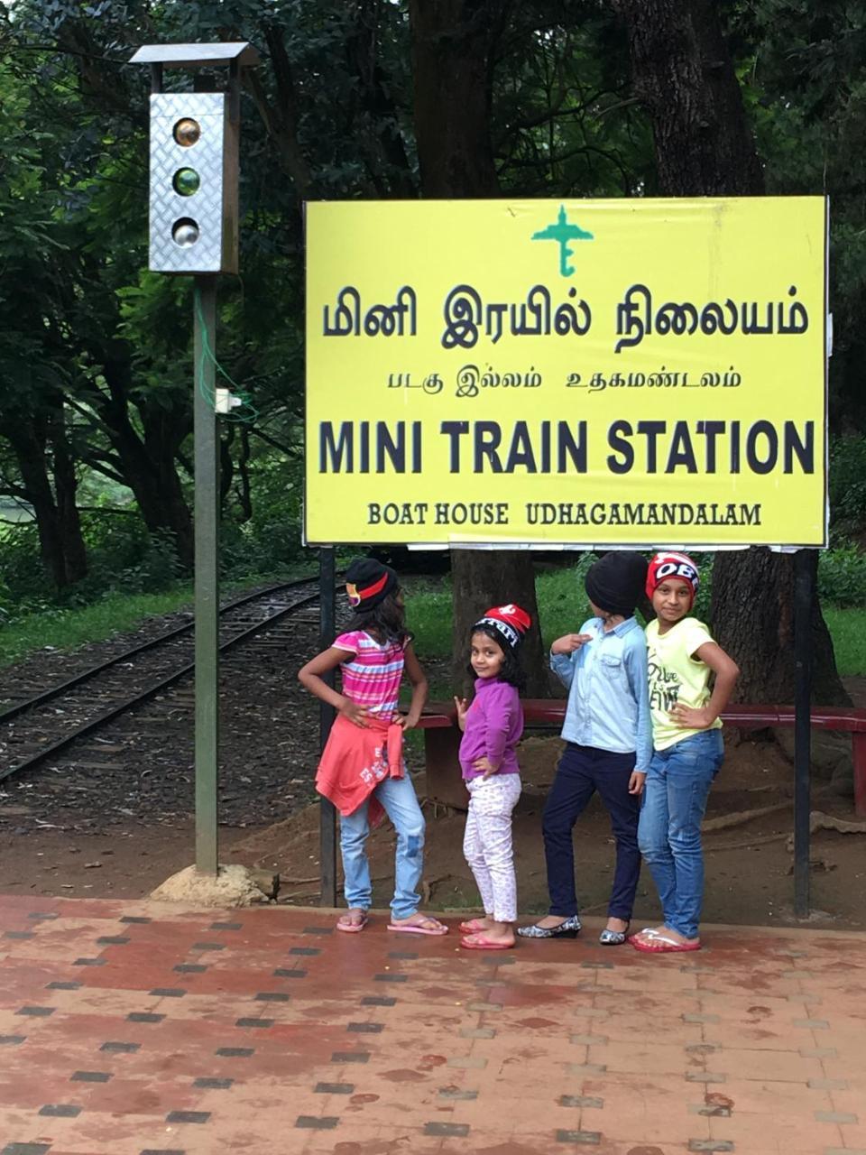 Aanvis Inn Ooty Bagian luar foto